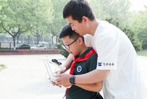 飛燕遙感攜手南京師范大學(xué)舉辦智慧地球科學(xué)小講堂：“行遠致遠、筑夢逐夢——教室在窗外”